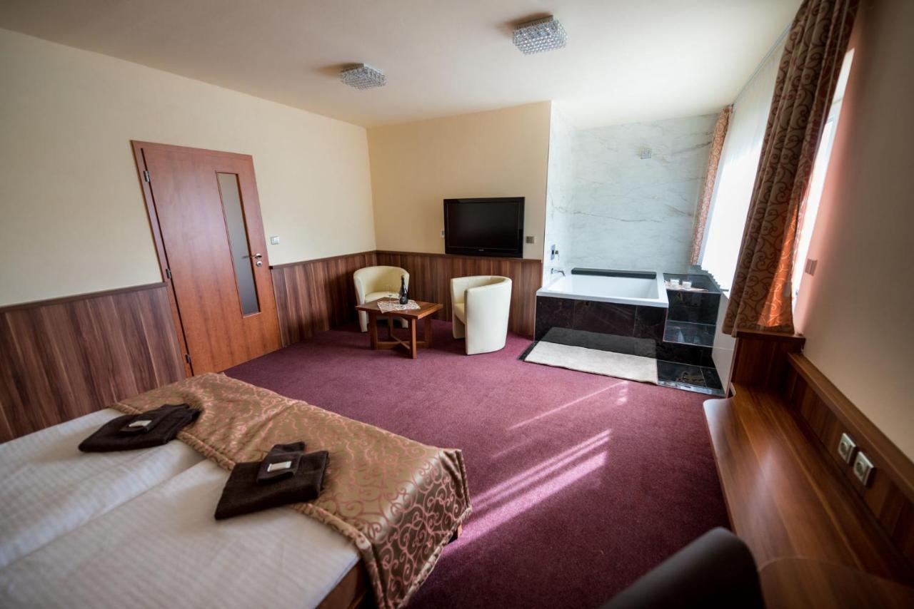 Hotel Kras Jedovnice Zewnętrze zdjęcie
