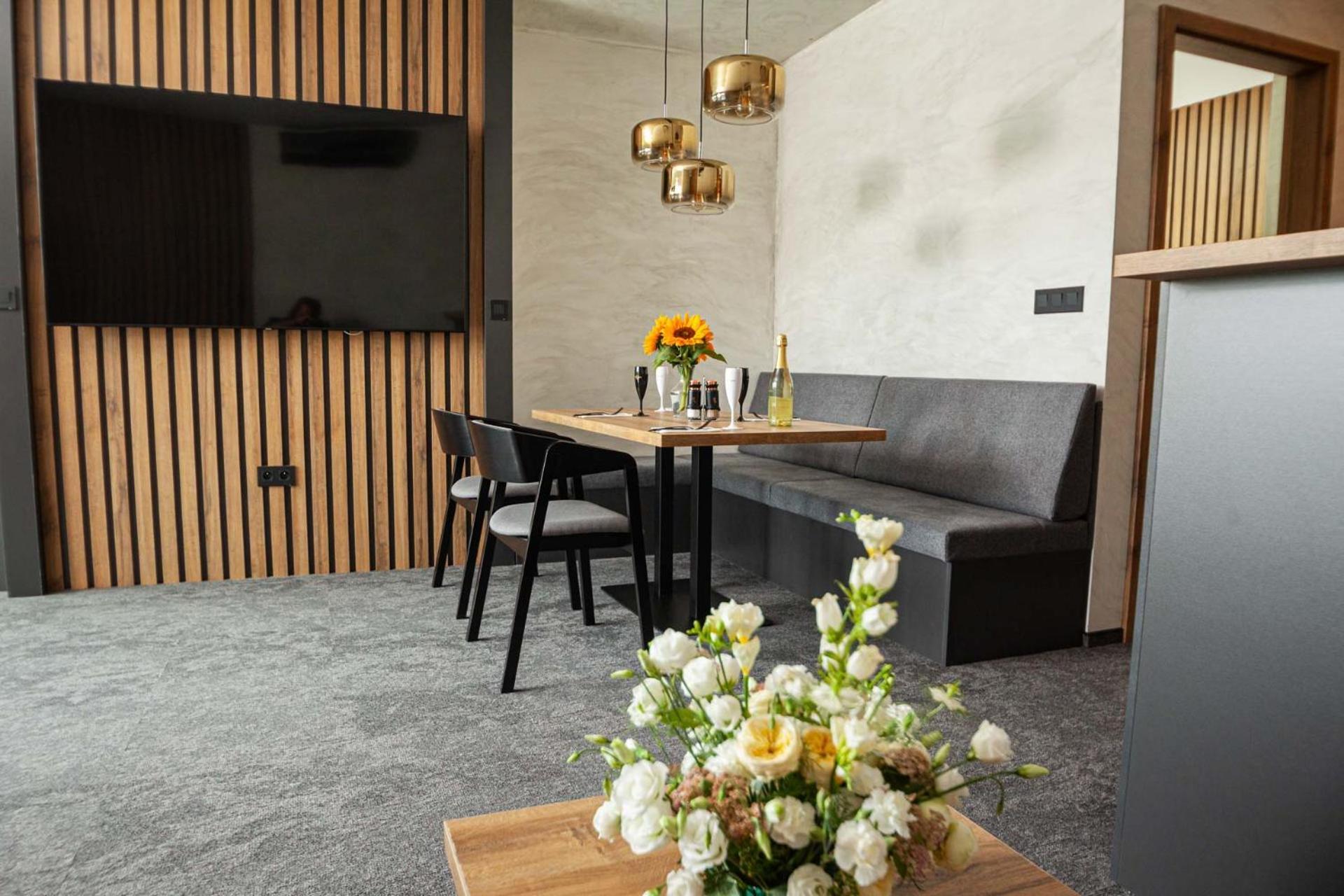 Hotel Kras Jedovnice Zewnętrze zdjęcie