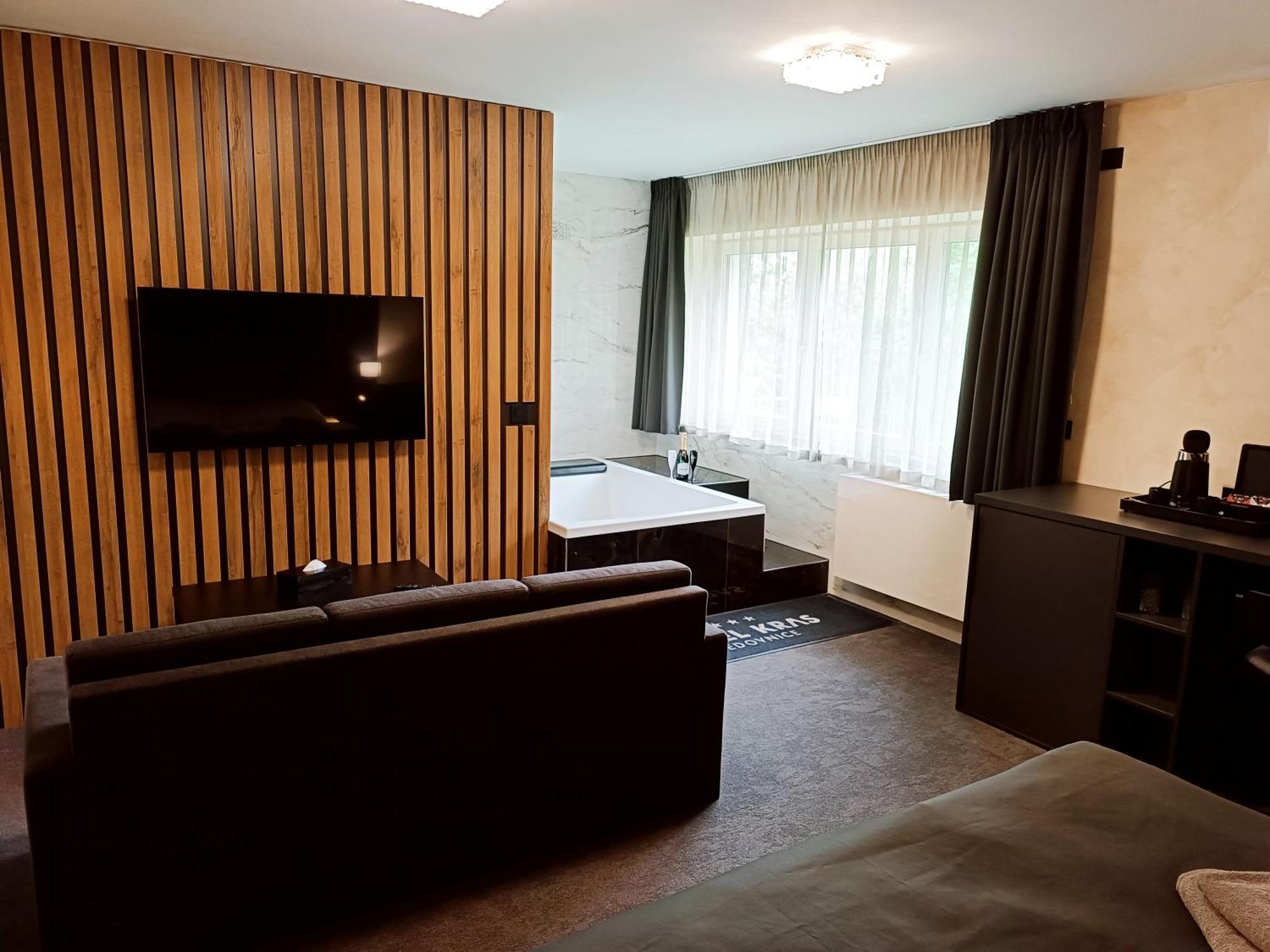 Hotel Kras Jedovnice Zewnętrze zdjęcie