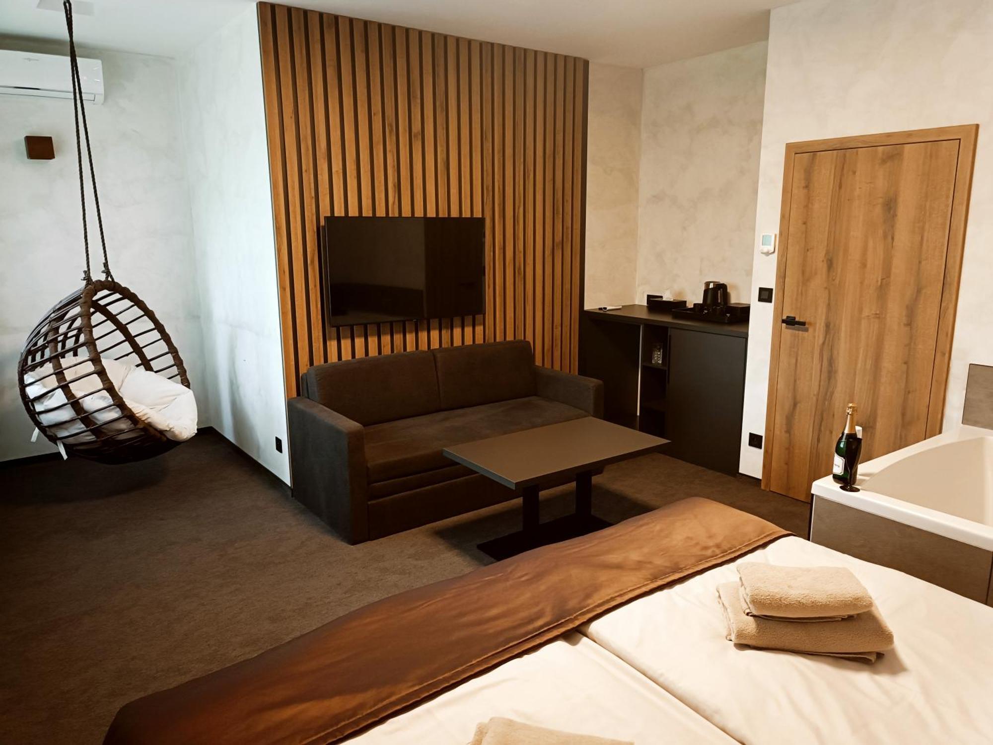 Hotel Kras Jedovnice Zewnętrze zdjęcie